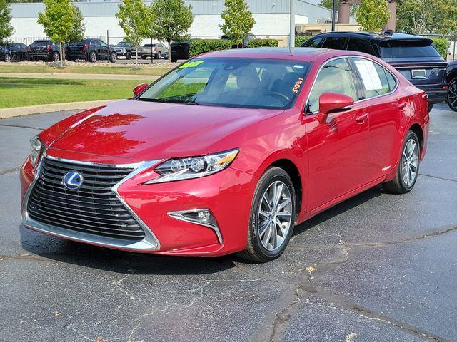 2017 Lexus ES 300h Base — photo 1 of 12