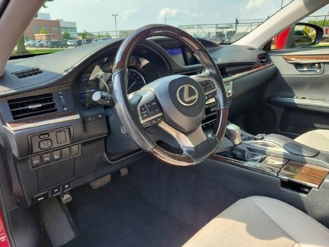 2017 Lexus ES - $22,988
