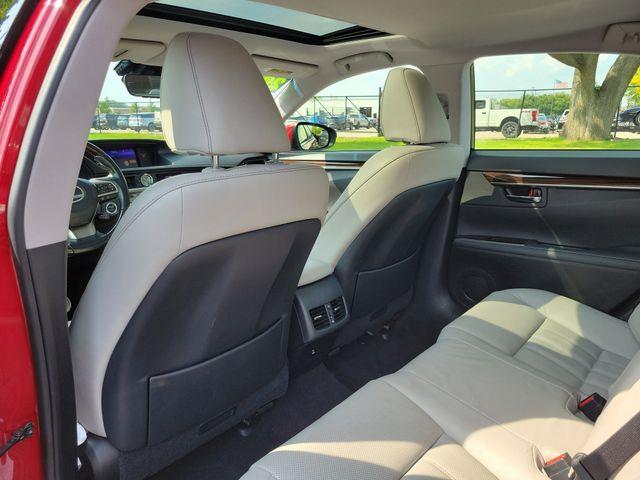 2017 Lexus ES - $22,988