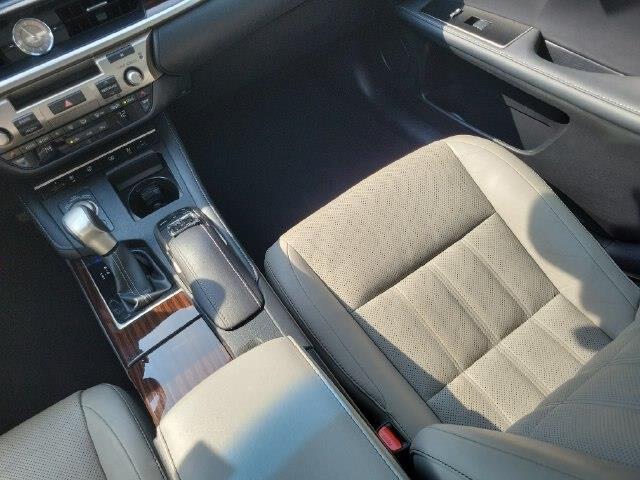 2017 Lexus ES - $22,988