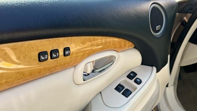 2004 Lexus SC 430 Base