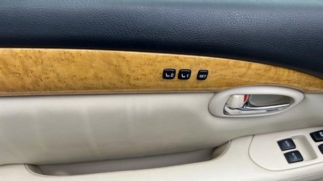 2004 Lexus SC 430 Base