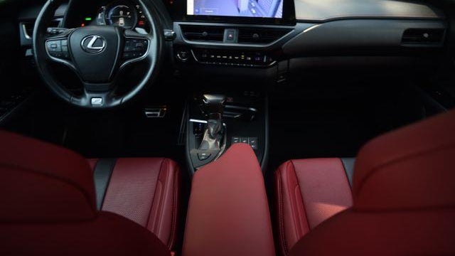 2023 Lexus UX 250h F SPORT Handling