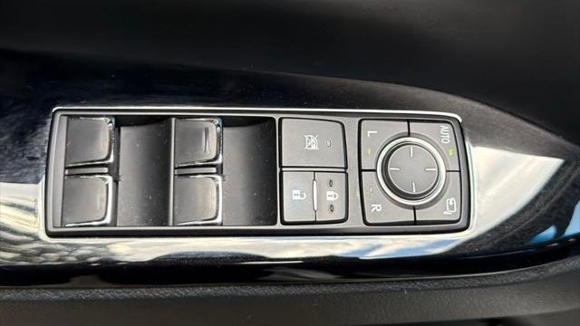 2021 Lexus LX 570 Three-Row