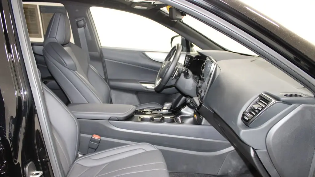 2025 Lexus NX 450h+ F SPORT Handling