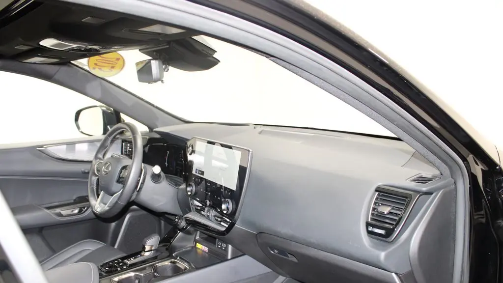 2025 Lexus NX 450h+ F SPORT Handling