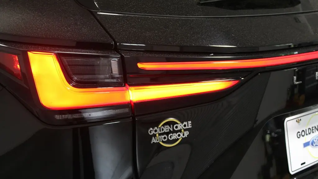 2025 Lexus NX 450h+ F SPORT Handling