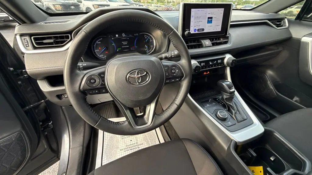 2023 Toyota RAV4 Hybrid SE