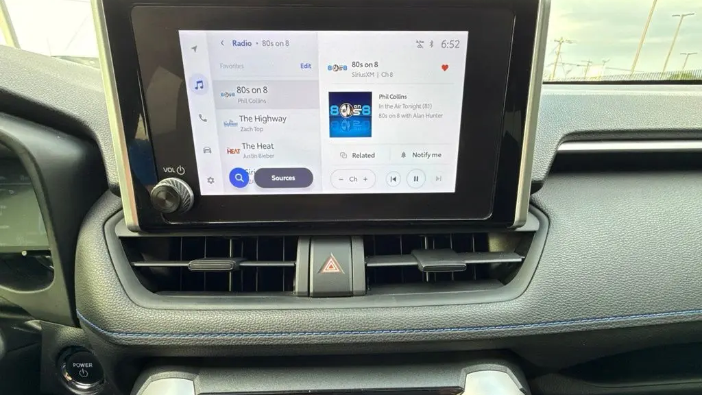 2023 Toyota RAV4 Hybrid SE