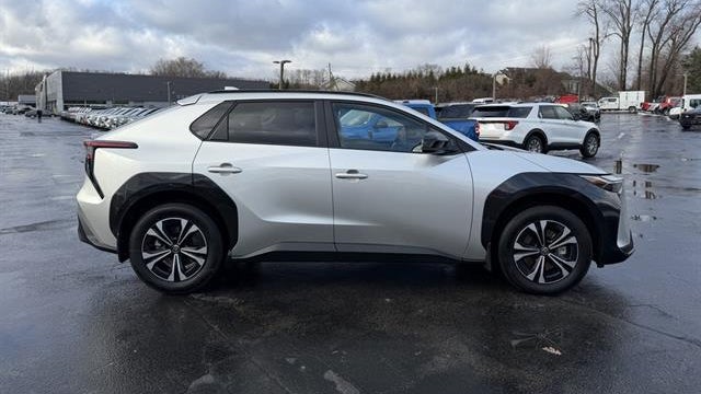 2025 Toyota bZ4X XLE