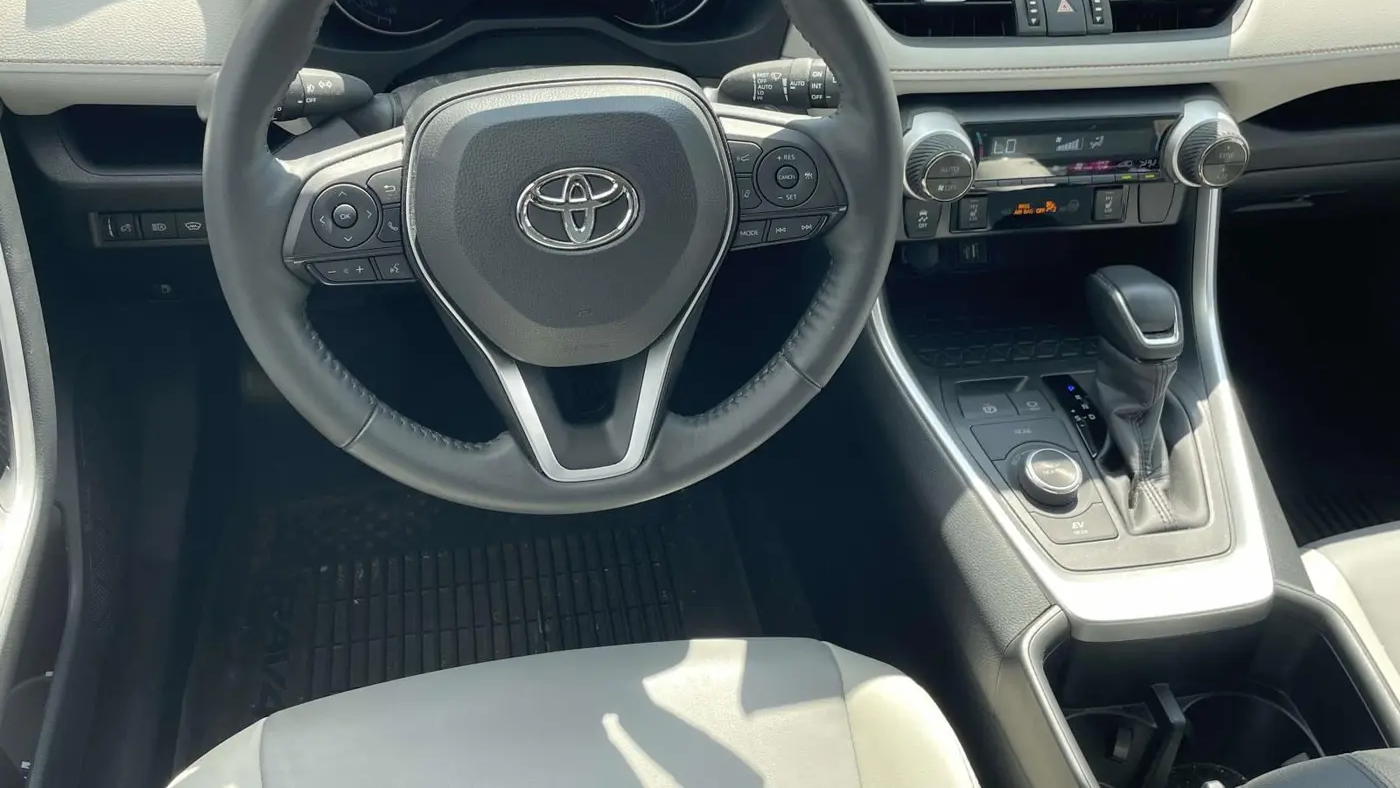 2025 Toyota RAV4 Hybrid XLE Premium