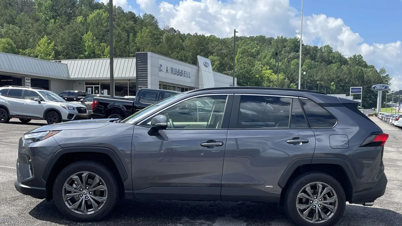 2025 Toyota RAV4 Hybrid XLE Premium