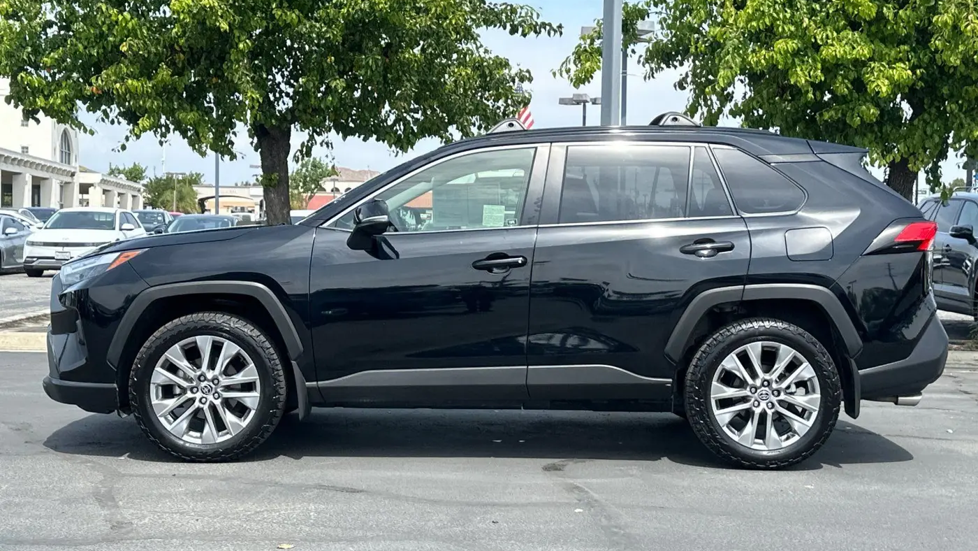 2023 Toyota RAV4 XLE Premium