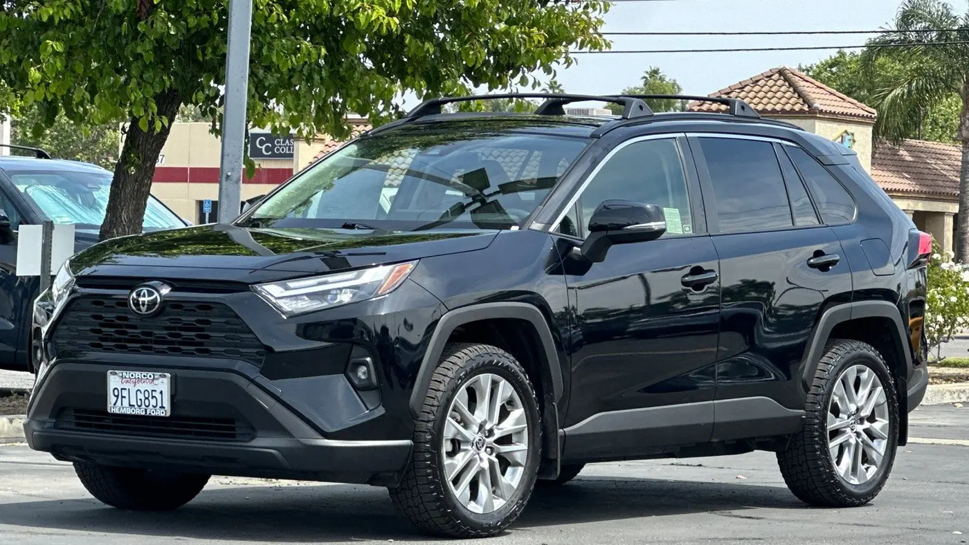 2023 Toyota RAV4 XLE Premium