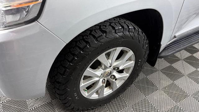 2016 Toyota Land Cruiser Base