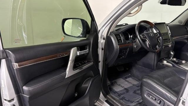 2016 Toyota Land Cruiser Base