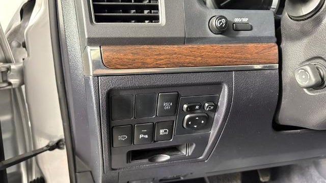 2016 Toyota Land Cruiser Base