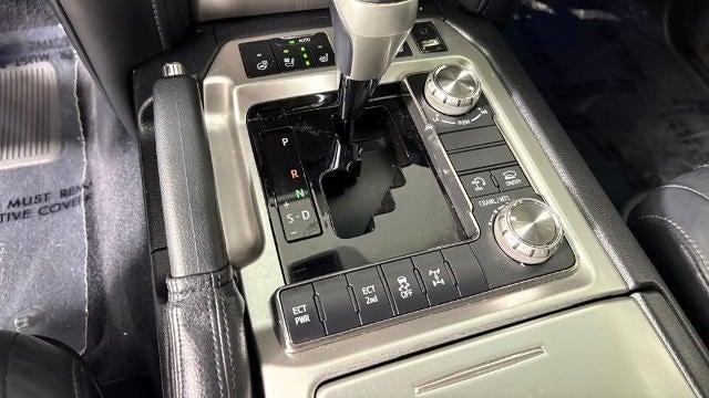 2016 Toyota Land Cruiser Base