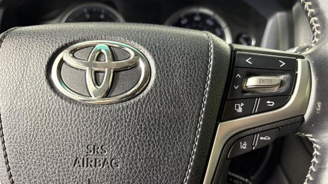 2016 Toyota Land Cruiser Base