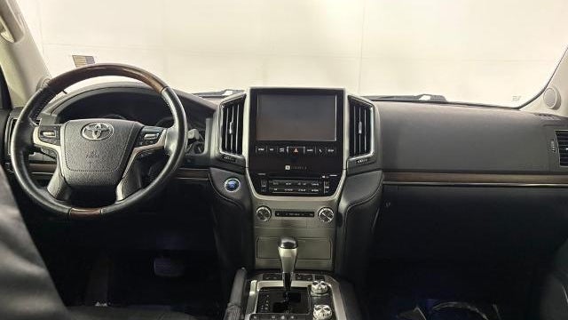 2016 Toyota Land Cruiser Base
