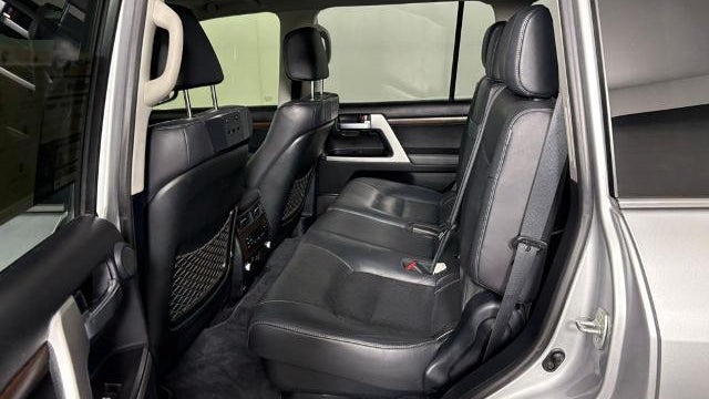 2016 Toyota Land Cruiser Base