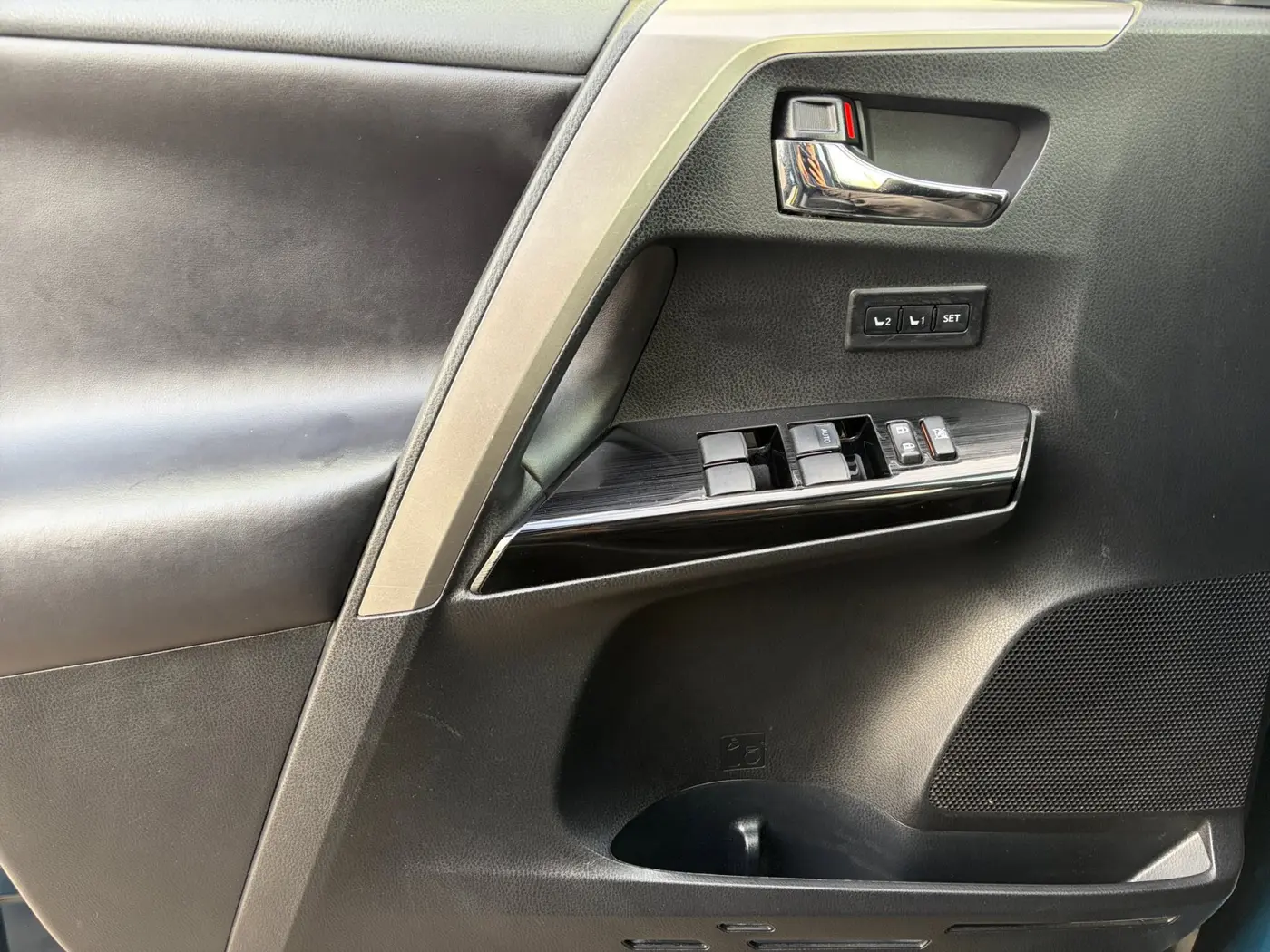 2018 Toyota RAV4 - $17,100