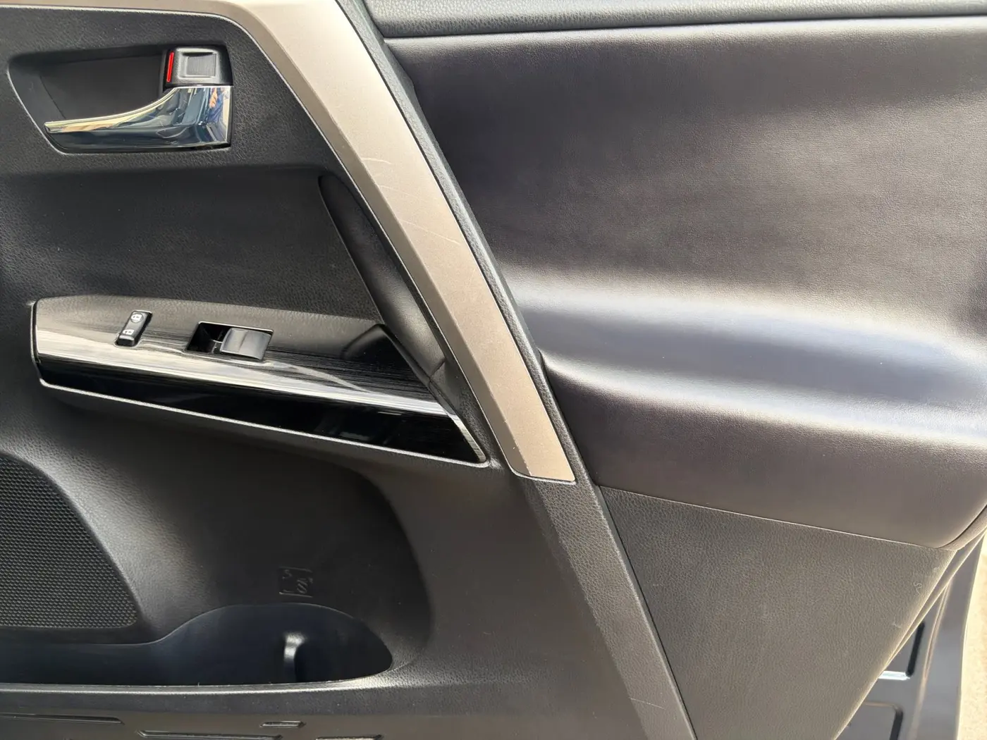 2018 Toyota RAV4 - $17,100