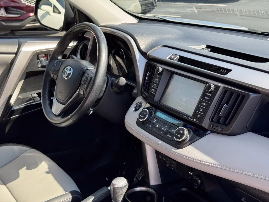 2018 Toyota RAV4 - $24,000