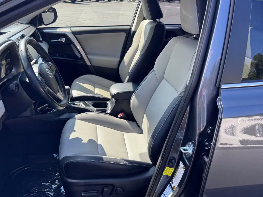 2018 Toyota RAV4 - $24,000