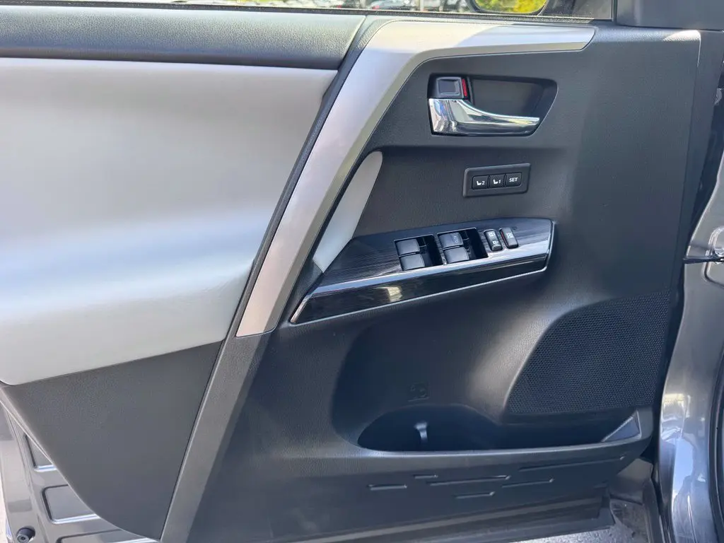 2018 Toyota RAV4 - $24,000