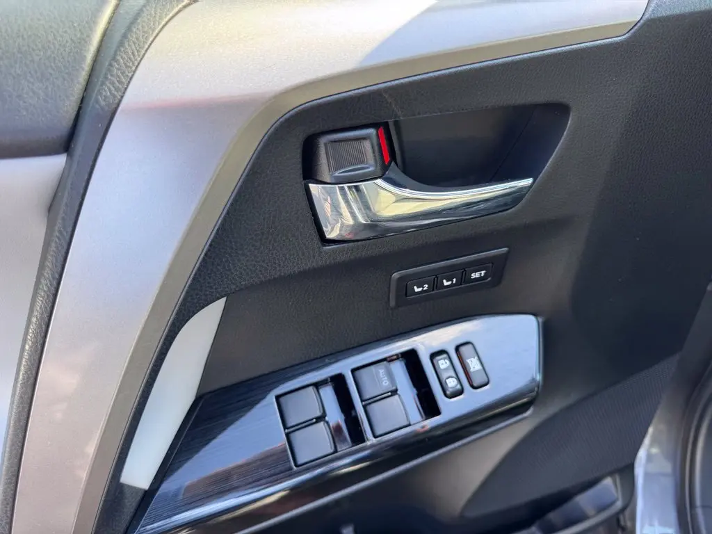 2018 Toyota RAV4 - $24,000