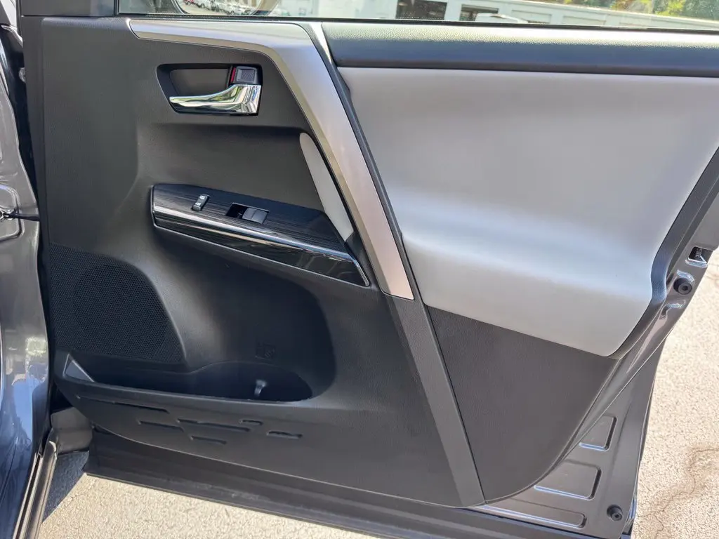2018 Toyota RAV4 - $24,000