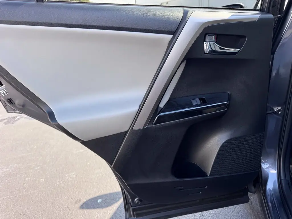 2018 Toyota RAV4 - $24,000