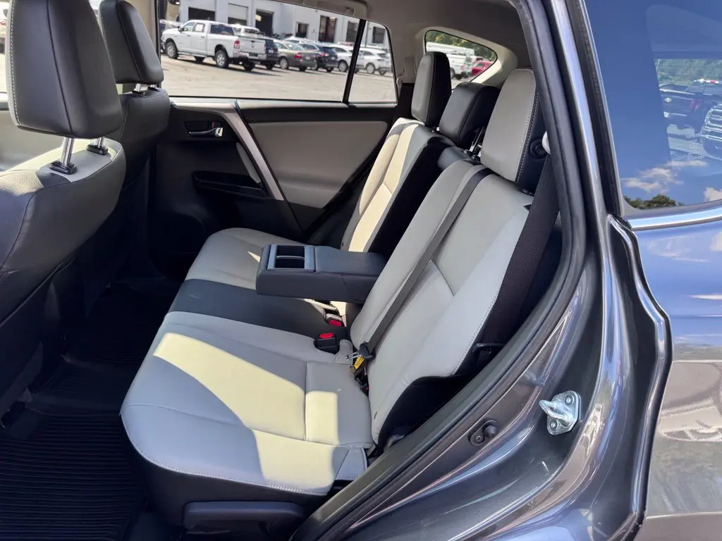 2018 Toyota RAV4 - $24,000