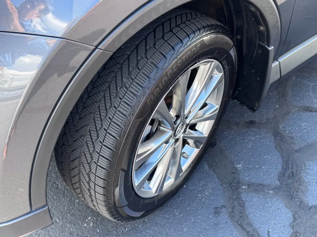 2018 Toyota RAV4 - $24,000