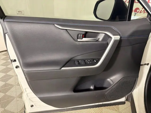 2020 Toyota RAV4 - $23,500