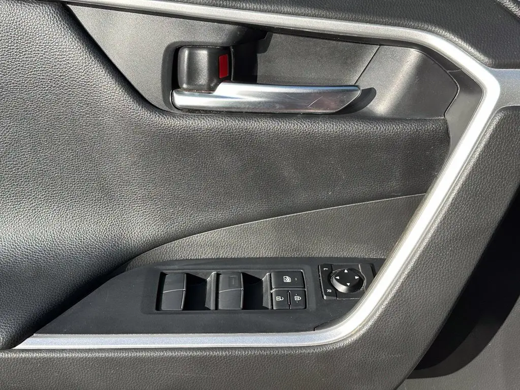 2020 Toyota RAV4 - $22,500