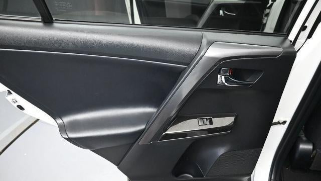 2018 Toyota RAV4 Hybrid SE