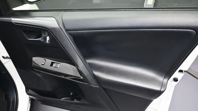 2018 Toyota RAV4 Hybrid SE