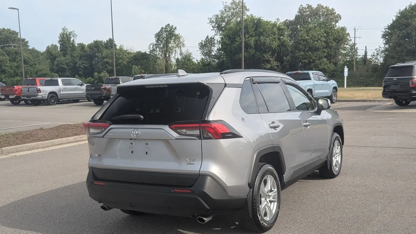 2020 Toyota RAV4 XLE