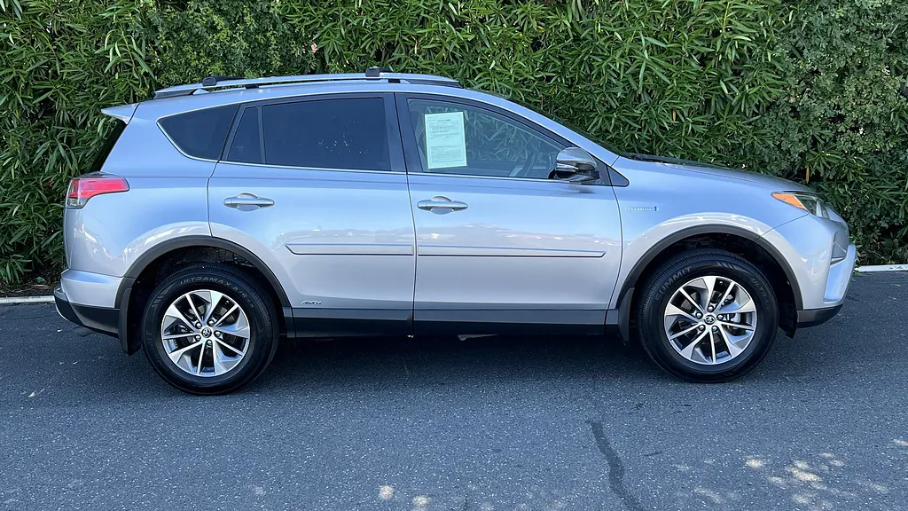 2018 Toyota RAV4 Hybrid LE