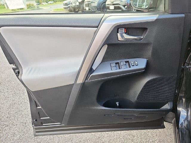 2016 Toyota RAV4 - $17,744