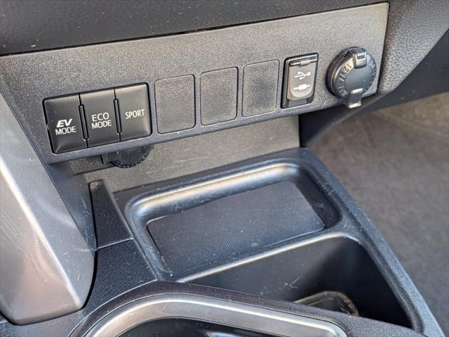 2016 Toyota RAV4 - $19,998