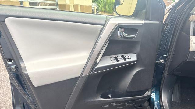 2017 Toyota RAV4 Hybrid XLE