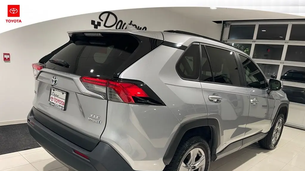 2022 Toyota RAV4 Hybrid XLE