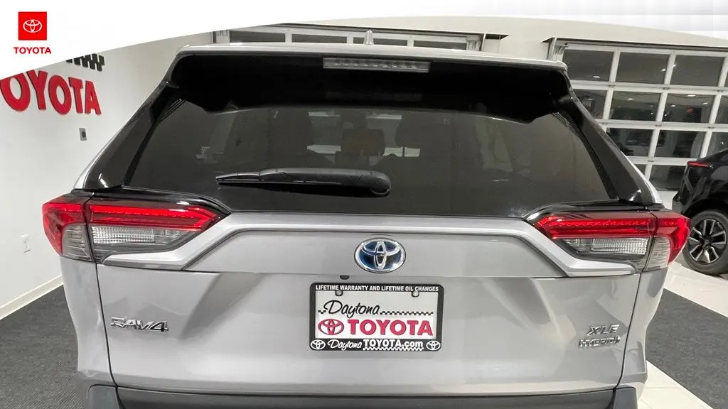 2022 Toyota RAV4 Hybrid XLE