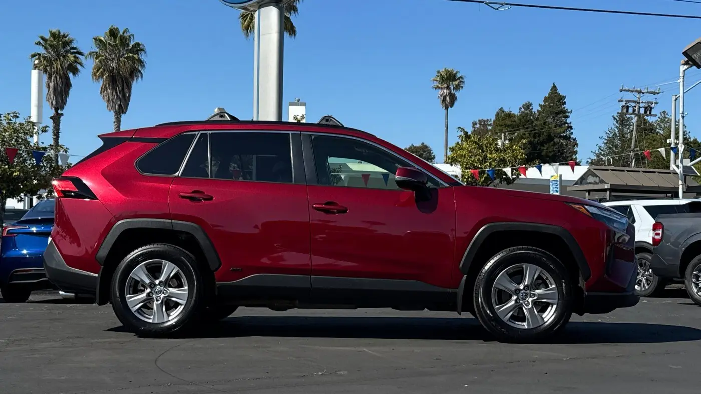2024 Toyota RAV4 Hybrid XLE