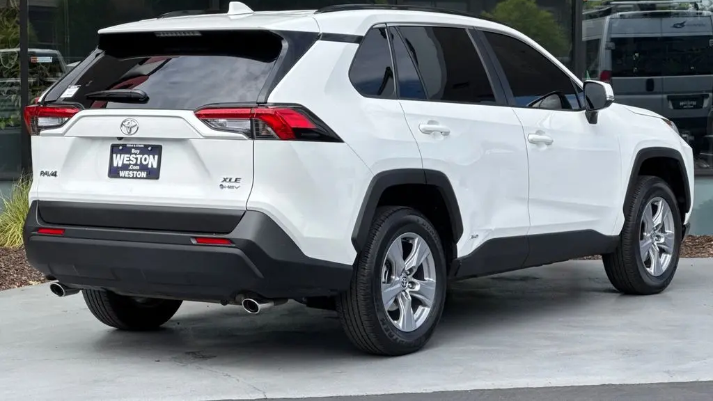 2025 Toyota RAV4 Hybrid XLE
