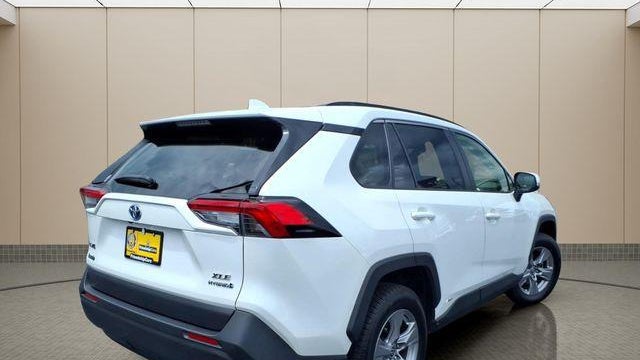 2022 Toyota RAV4 Hybrid XLE