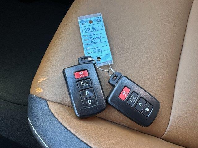 2016 Toyota RAV4 - $16,990